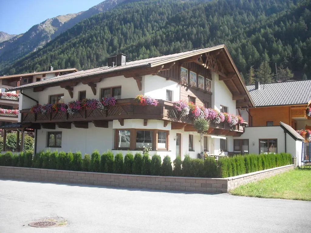 Garni Vierjahreszeiten Solden Guest house